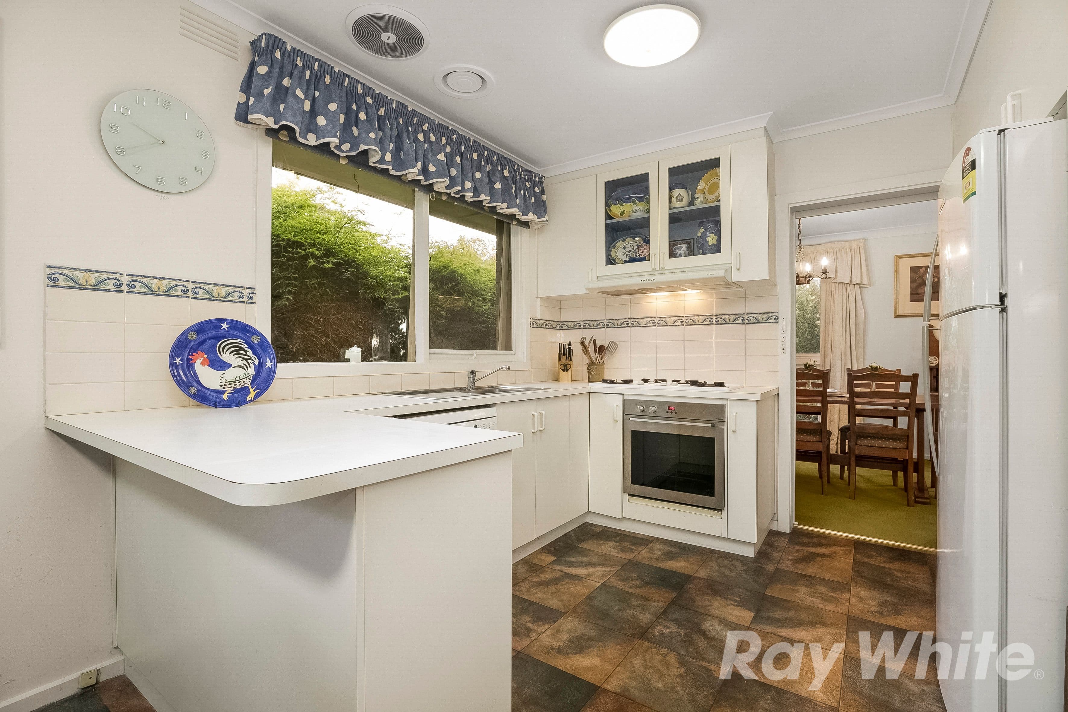 37 Brentwood Drive, Glen Waverley VIC 3150, Glen Waverley - Thumbnail 4