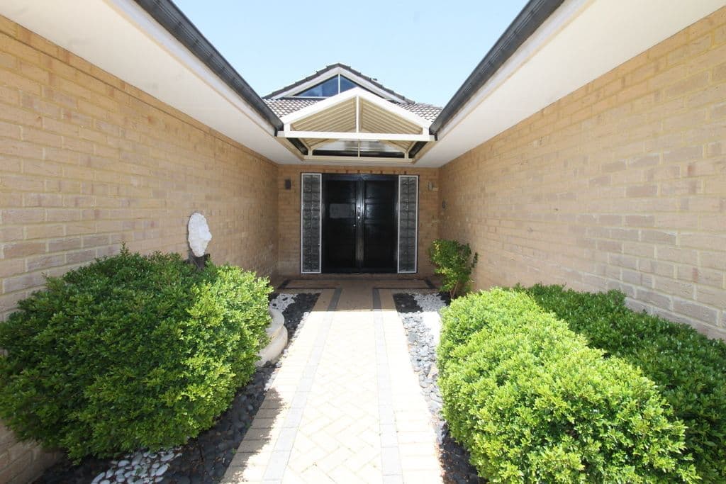 10 Lakeshore Close, BALLAJURA WA 6066, Ballajura - Thumbnail 3