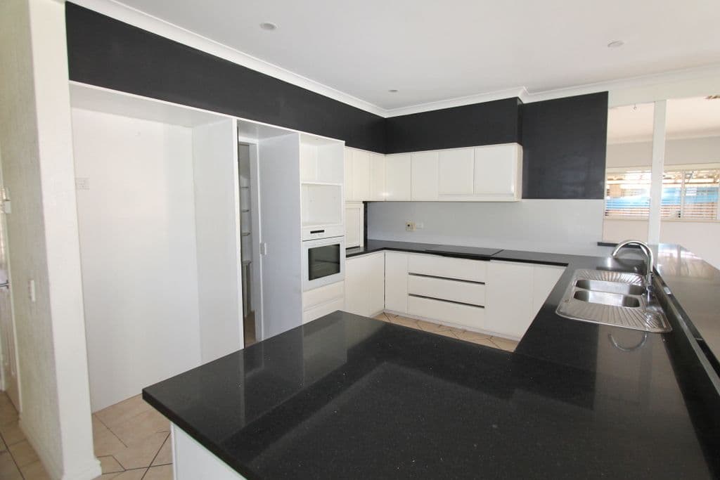 10 Lakeshore Close, BALLAJURA WA 6066, Ballajura - Thumbnail 4
