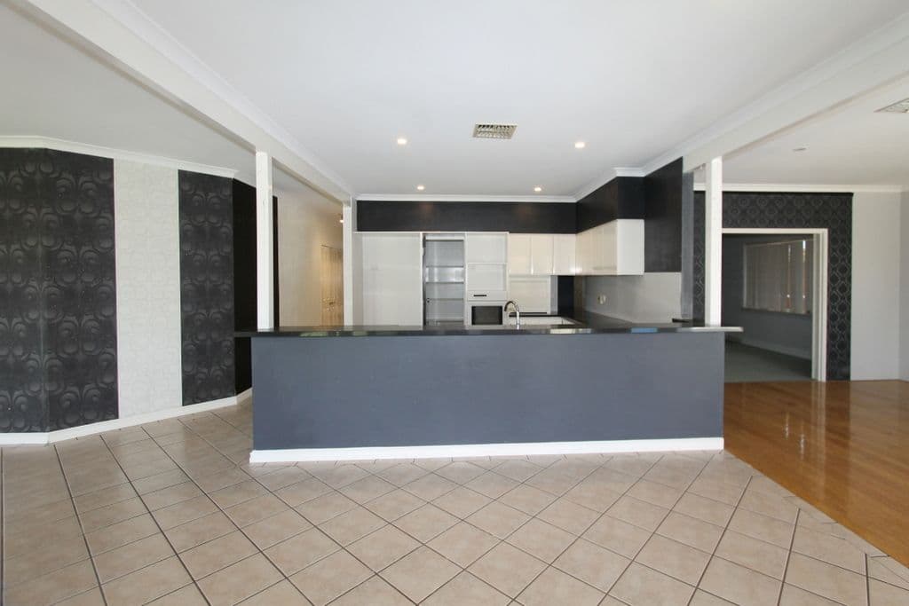10 Lakeshore Close, BALLAJURA WA 6066, Ballajura - Thumbnail 6