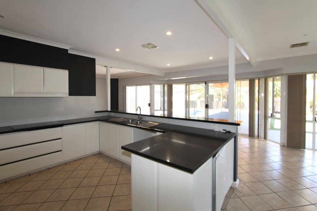 10 Lakeshore Close, BALLAJURA WA 6066, Ballajura - Thumbnail 7