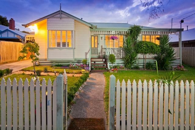 16 Bayview Road, MORNINGTON VIC 3931, Mornington - Thumbnail 2