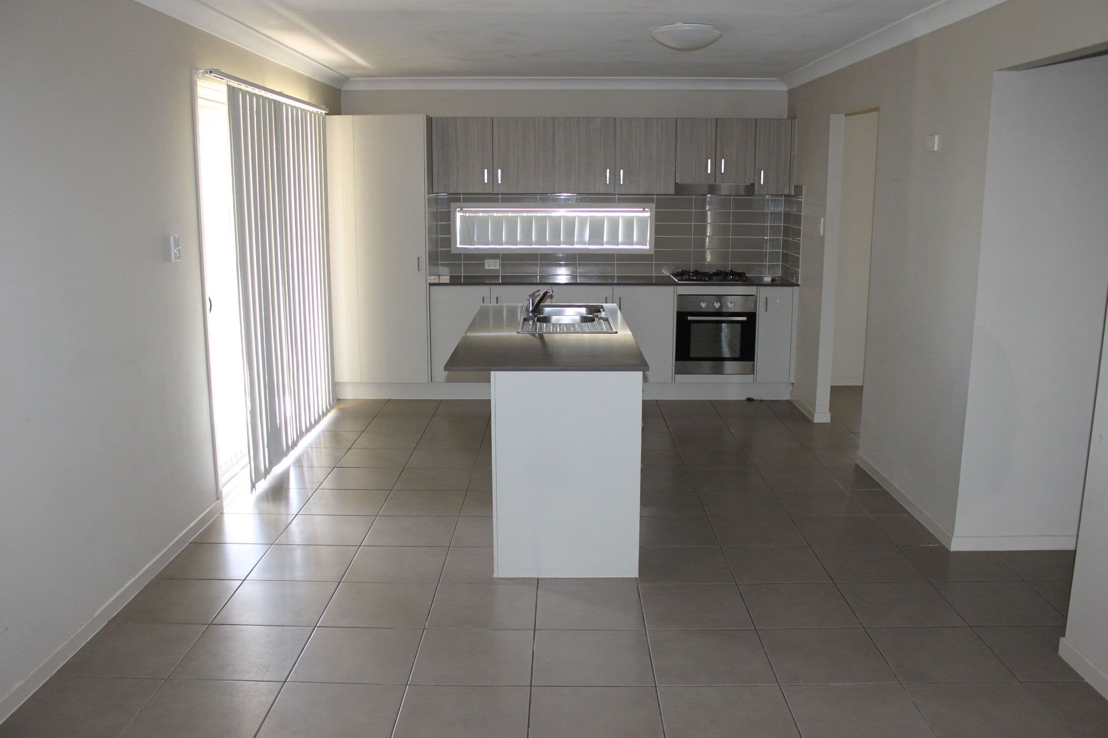 32 Gosden Drive, Dalby QLD 4405, Dalby - Thumbnail 2