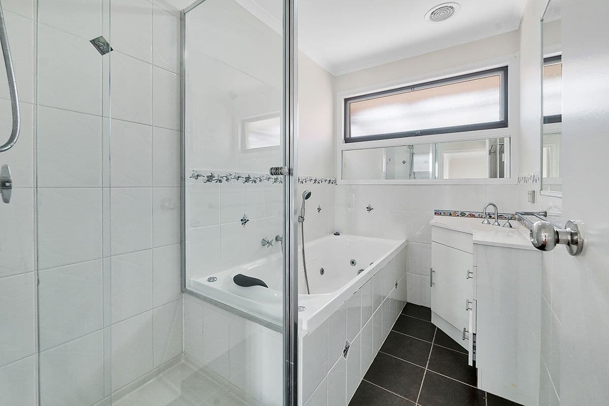 28 Wallace Road, Cranbourne VIC 3977, Cranbourne - Thumbnail 4