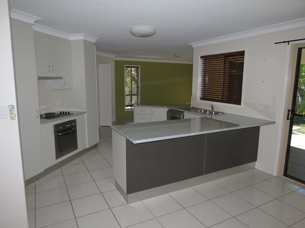 49 Loch Street, Emerald QLD 4720, Emerald - Thumbnail 2