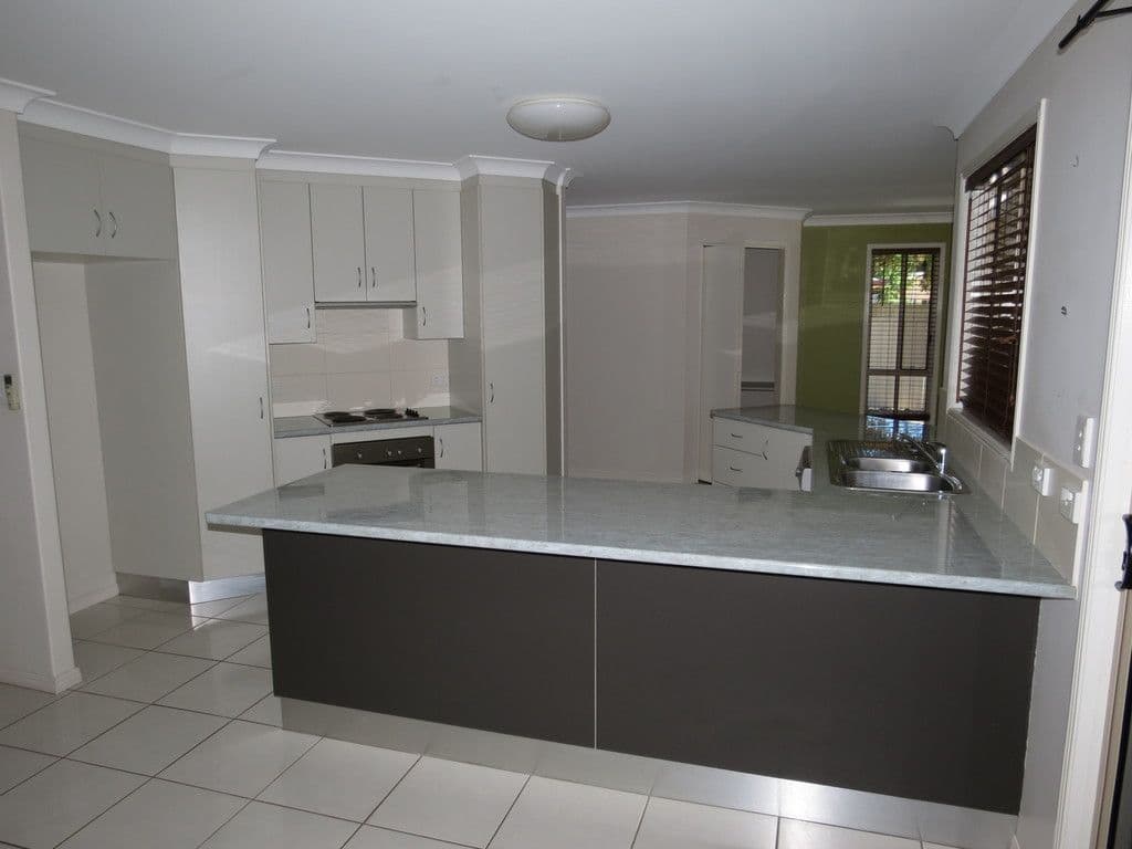 49 Loch Street, Emerald QLD 4720, Emerald - Thumbnail 3