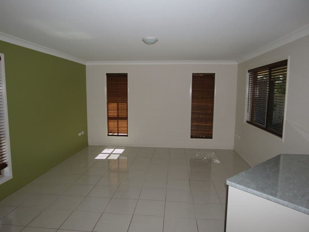 49 Loch Street, Emerald QLD 4720, Emerald - Thumbnail 4