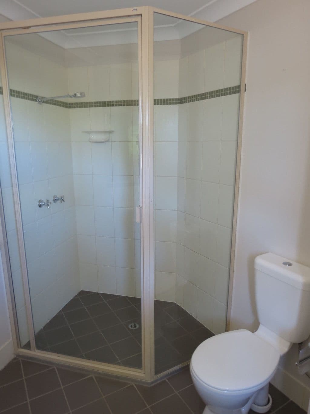 49 Loch Street, Emerald QLD 4720, Emerald - Thumbnail 7