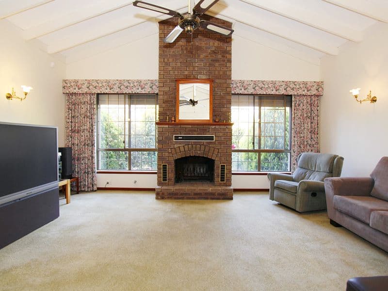 105 Garden Park Drive, WANNEROO WA 6065, Wanneroo - Thumbnail 2