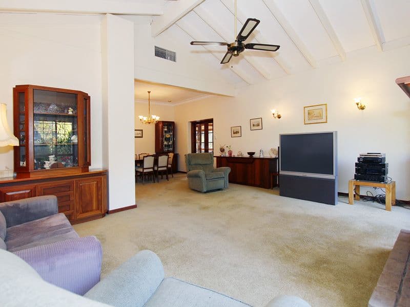 105 Garden Park Drive, WANNEROO WA 6065, Wanneroo - Thumbnail 3