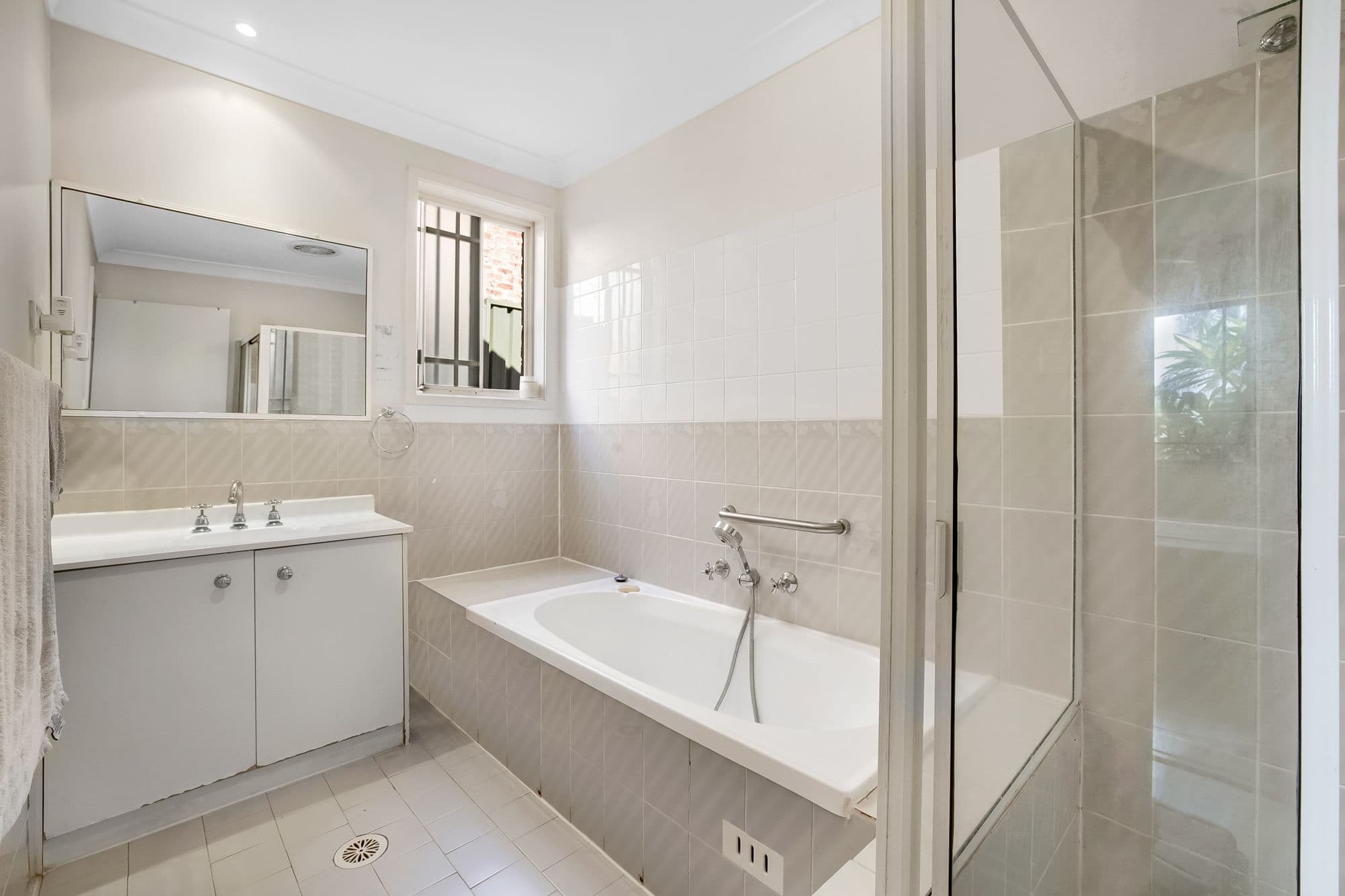 14 Derwent Place, Bossley Park NSW 2176, Bossley Park - Thumbnail 3
