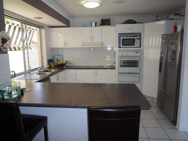 6 Kirdford Court, ARUNDEL QLD 4214, Arundel - Thumbnail 2