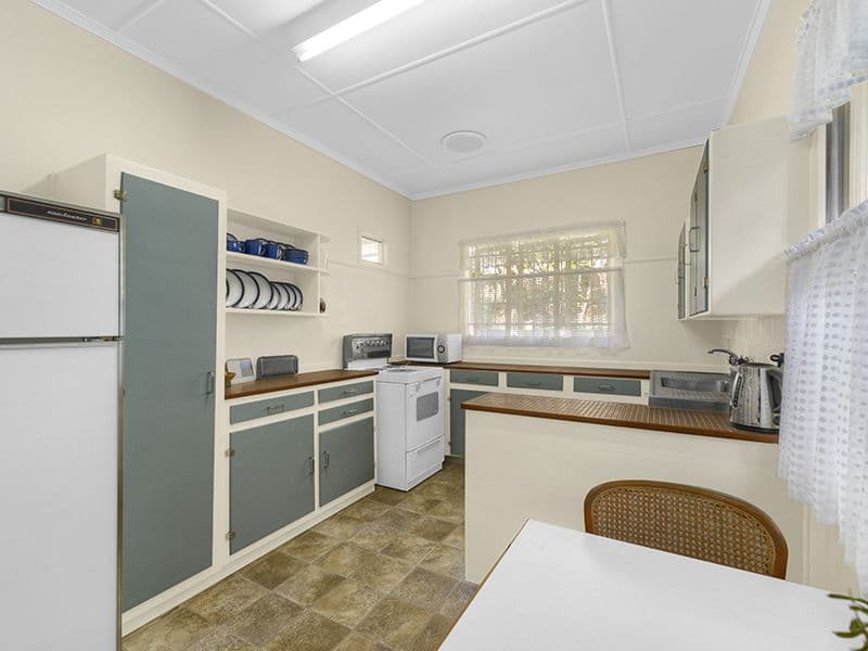 128 Arnold Street, Holland Park QLD 4121, Holland Park - Thumbnail 4