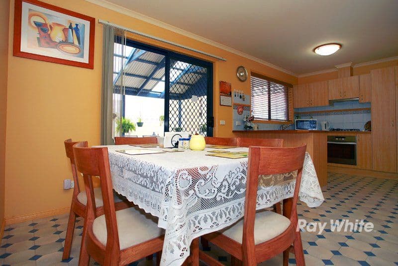 14 Breamlea Way, CRANBOURNE VIC 3977, Cranbourne West - Thumbnail 4