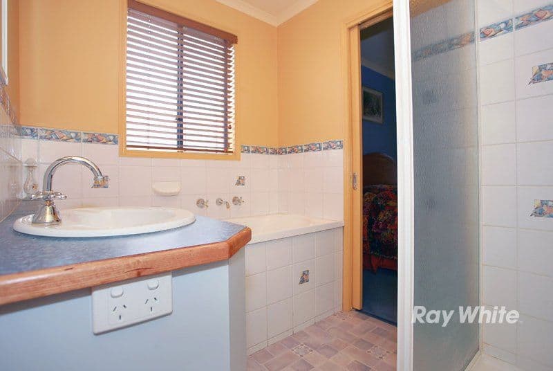 14 Breamlea Way, CRANBOURNE VIC 3977, Cranbourne West - Thumbnail 5