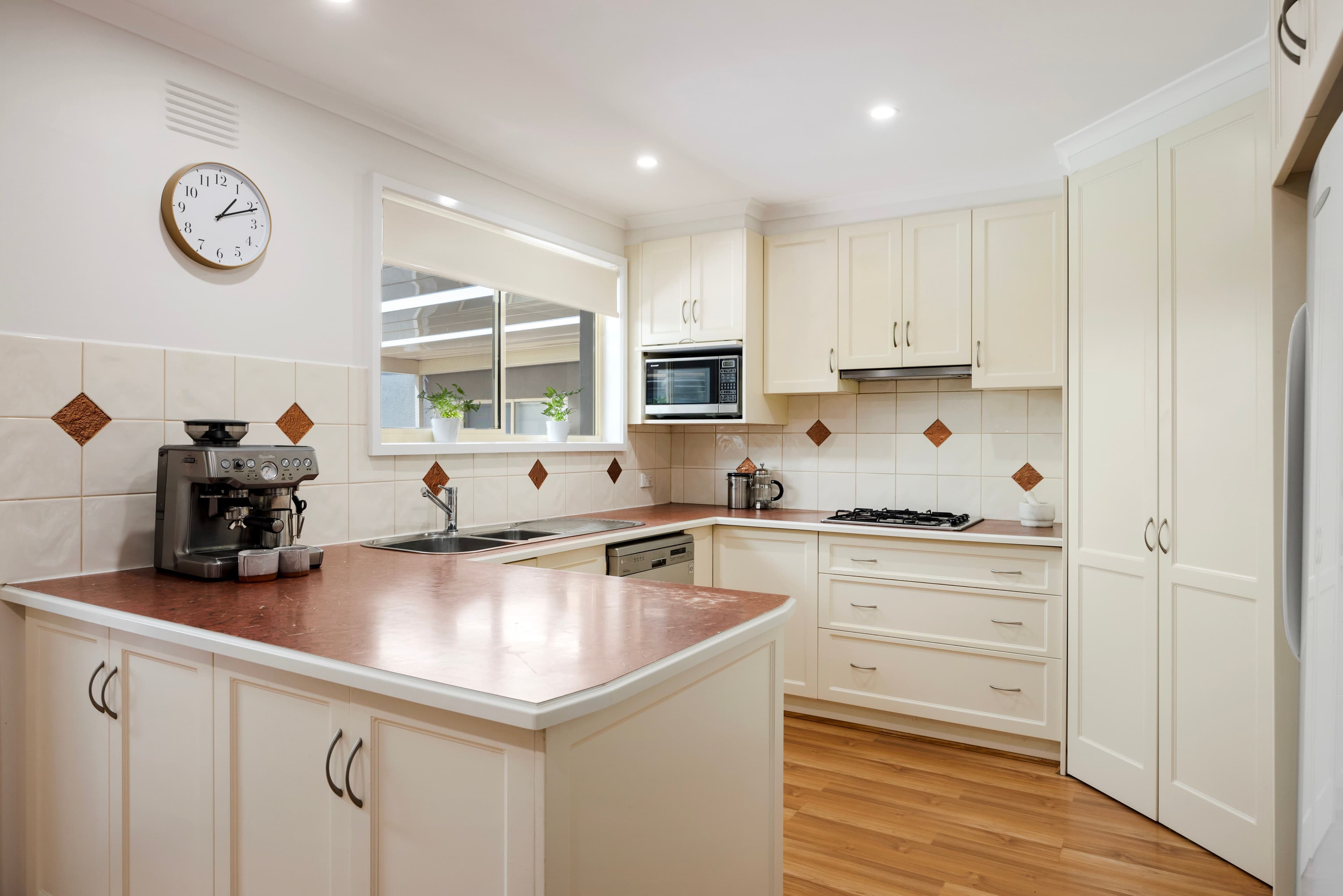 6 Pollard Place, Sunbury VIC 3429, Sunbury - Thumbnail 3