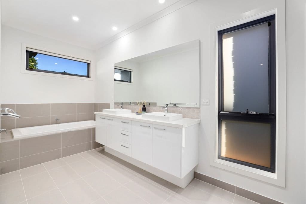 4 Lombard Road, Werribee VIC 3030, Werribee - Thumbnail 6