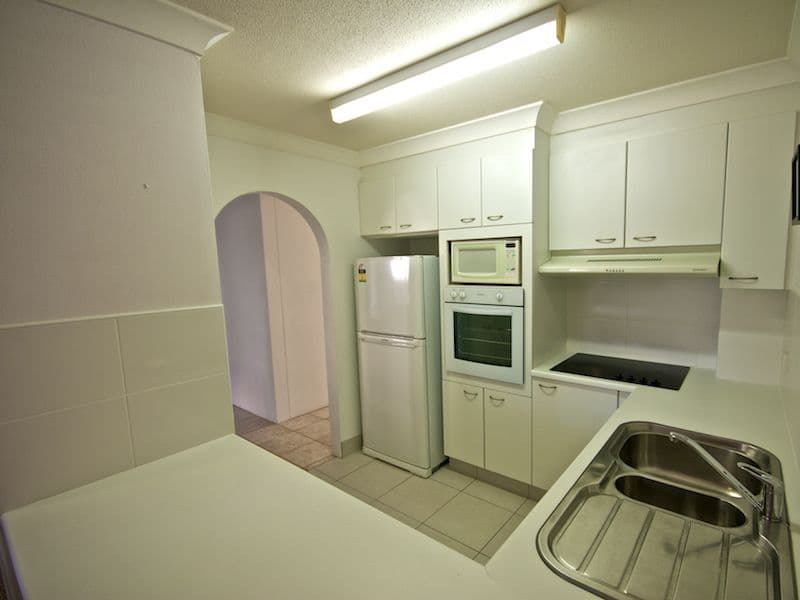136 The Esplanade, Burleigh Heads QLD 4220, Burleigh Heads - Thumbnail 2