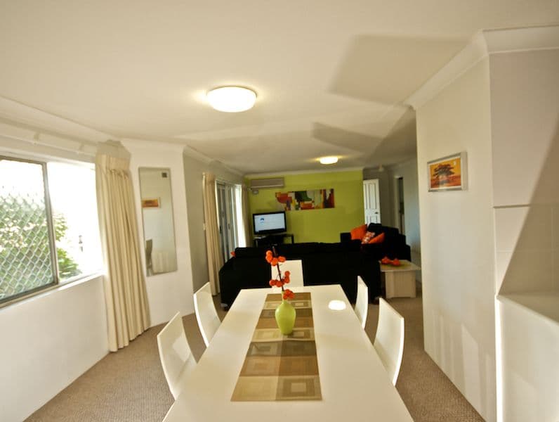 136 The Esplanade, Burleigh Heads QLD 4220, Burleigh Heads - Thumbnail 4