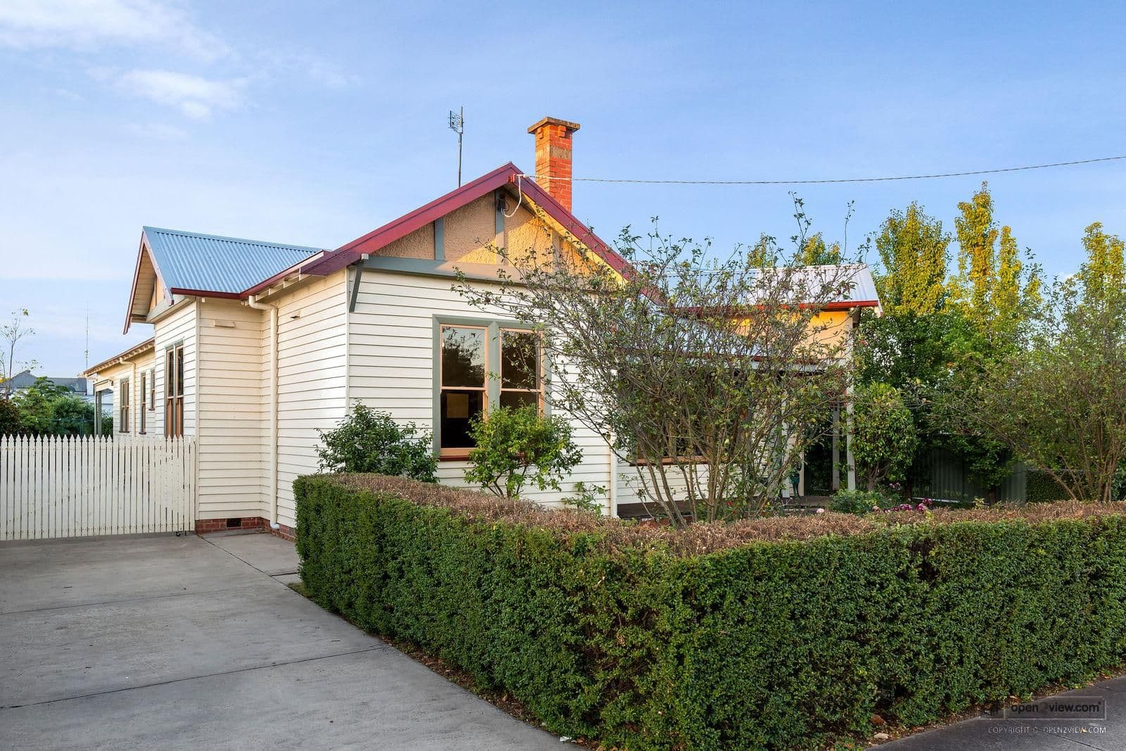 49 Dennis Street, Colac VIC 3250, Colac - Thumbnail 2