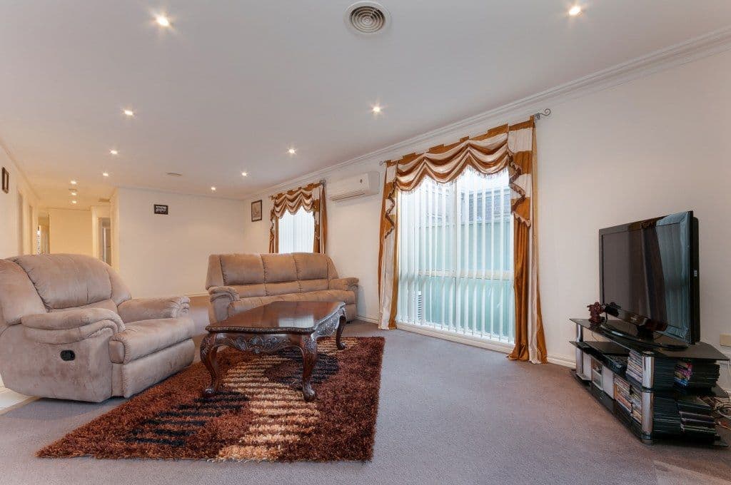 30 Fawkner Lane, CRAIGIEBURN VIC 3064, Craigieburn - Thumbnail 4