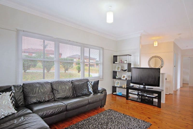 17 Minnegang Street, WARRAWONG NSW 2502, Warrawong - Thumbnail 2