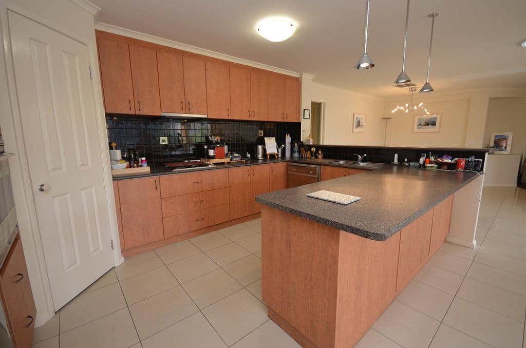 81 Lake Gardens Avenue, LAKE GARDENS VIC 3355, Lake Gardens - Thumbnail 6