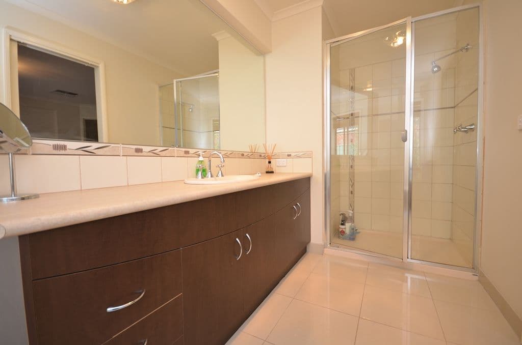 81 Lake Gardens Avenue, LAKE GARDENS VIC 3355, Lake Gardens - Thumbnail 8