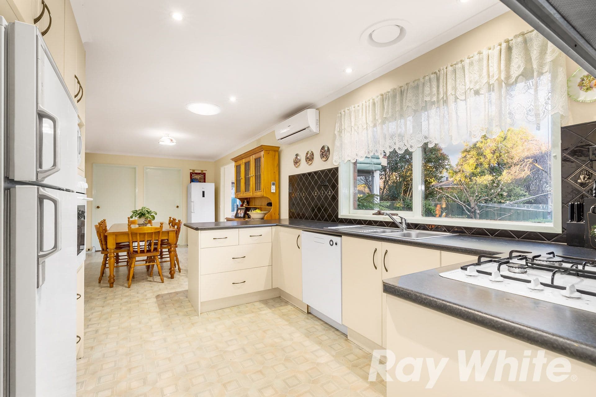16 Chesterfield Court, Wantirna VIC 3152, Wantirna - Thumbnail 4
