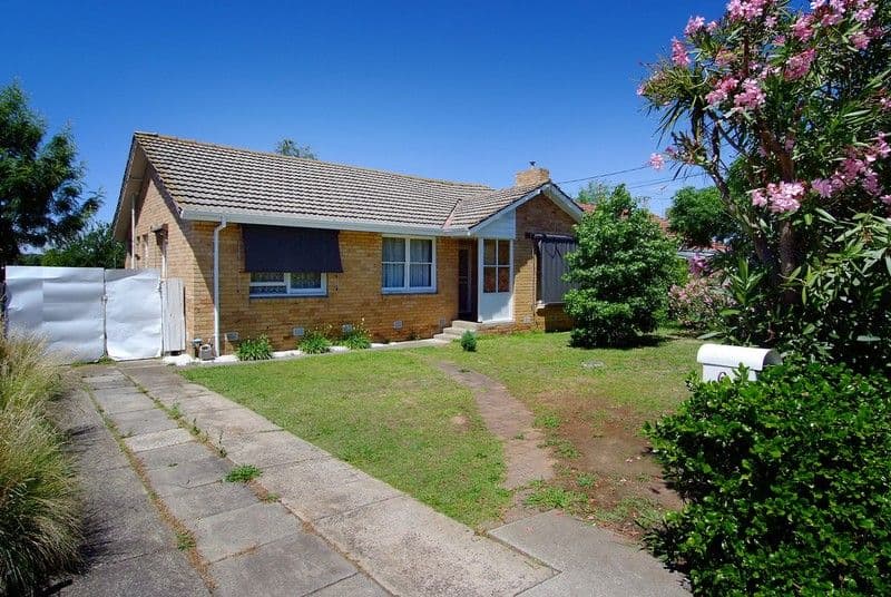 16 Charlton Crescent, Reservoir VIC 3073, Reservoir - Thumbnail 2