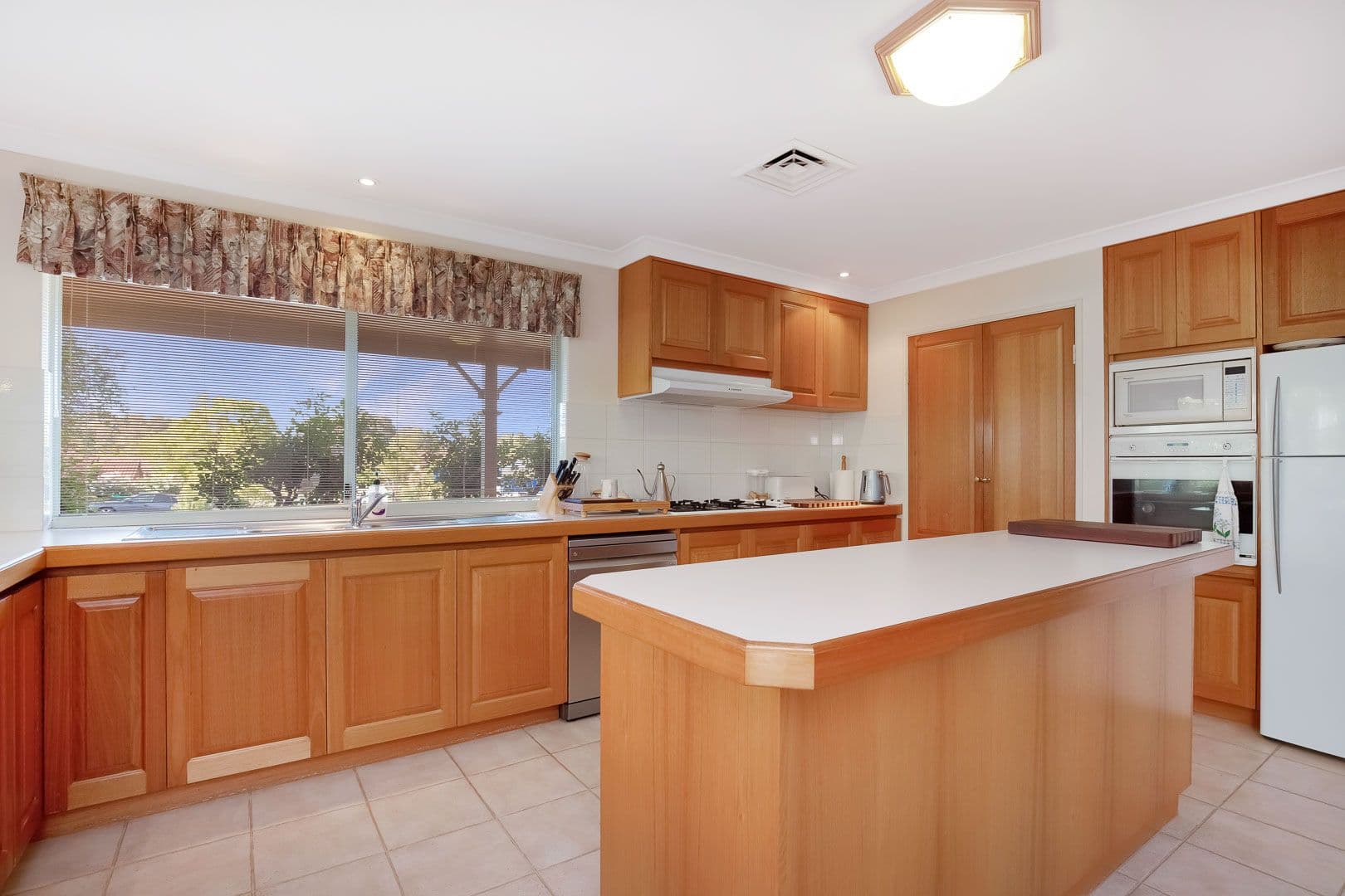 2 Mollison Gardens, Gwelup WA 6018, Gwelup - Thumbnail 3