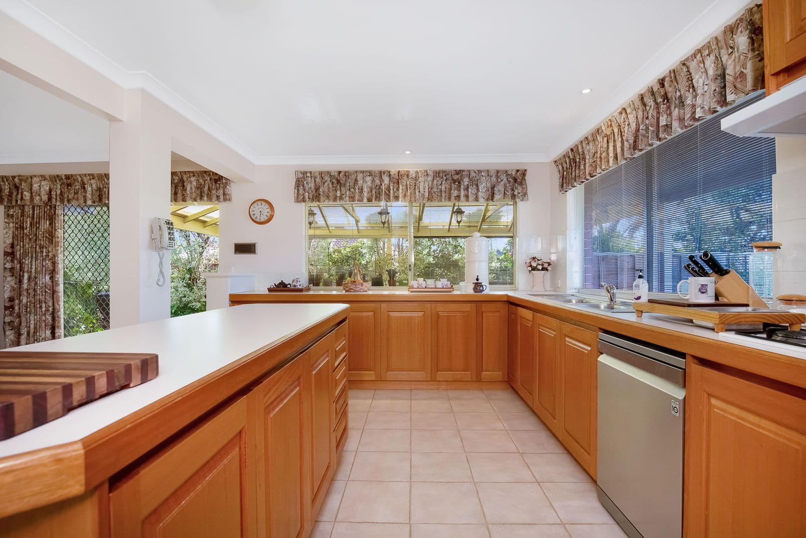 2 Mollison Gardens, Gwelup WA 6018, Gwelup - Thumbnail 4