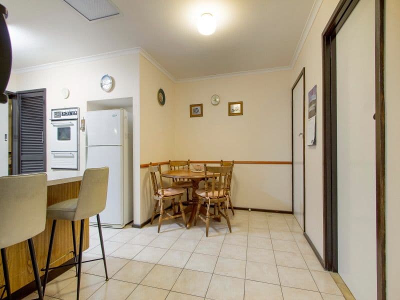 2 Mayfair Court, Frankston VIC 3199, Frankston - Thumbnail 4