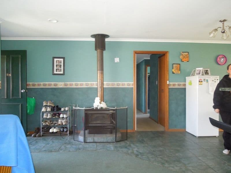 24 Brigalow Crescent, MOUNT GAMBIER SA 5290, Mount Gambier - Thumbnail 2