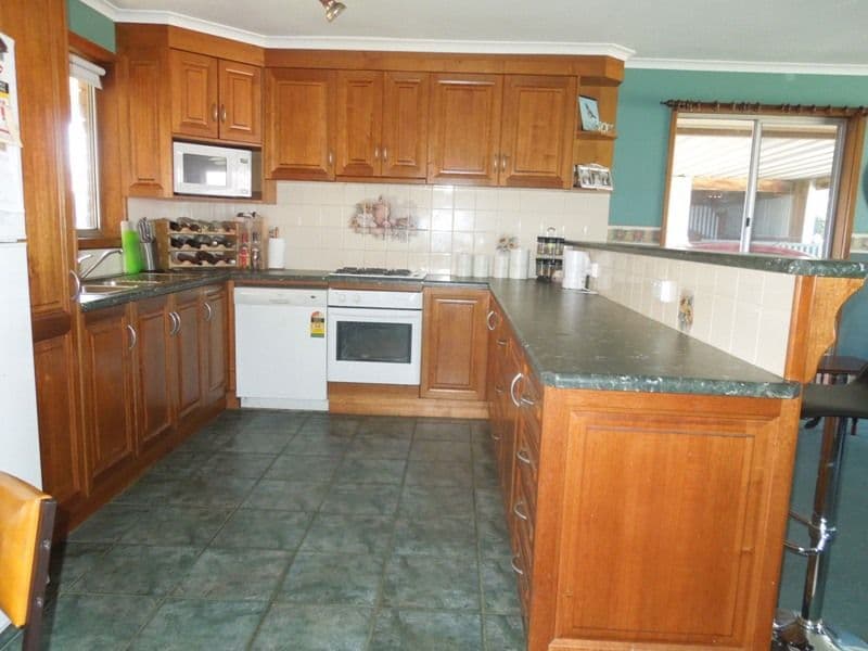 24 Brigalow Crescent, MOUNT GAMBIER SA 5290, Mount Gambier - Thumbnail 3