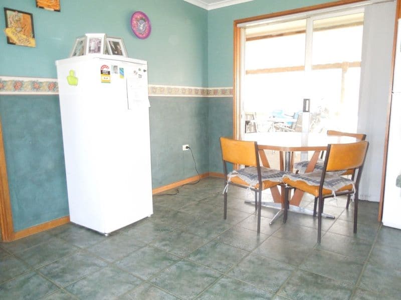 24 Brigalow Crescent, MOUNT GAMBIER SA 5290, Mount Gambier - Thumbnail 4