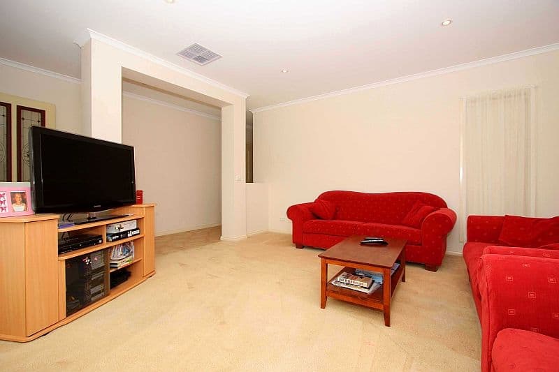 4 Pretty Valley Grove, SOUTH MORANG VIC 3752, South Morang - Thumbnail 3