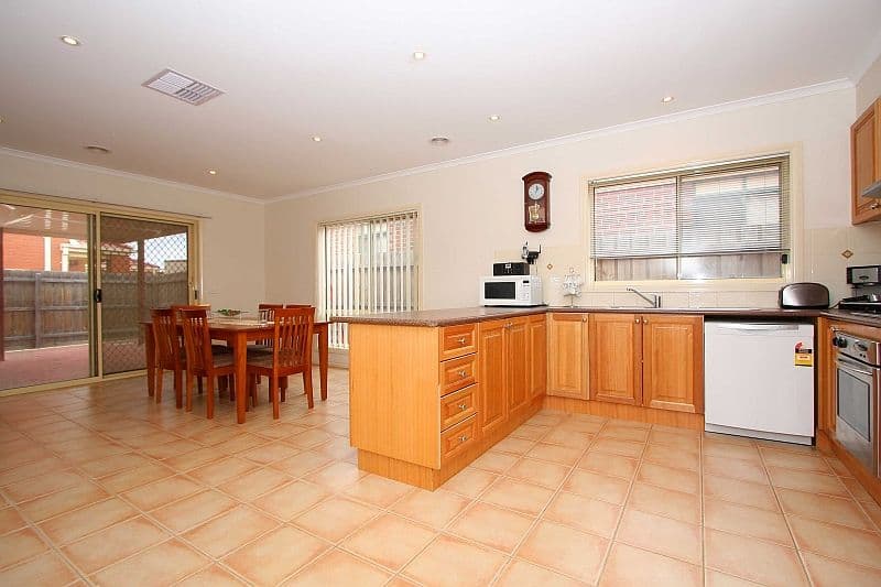 4 Pretty Valley Grove, SOUTH MORANG VIC 3752, South Morang - Thumbnail 4