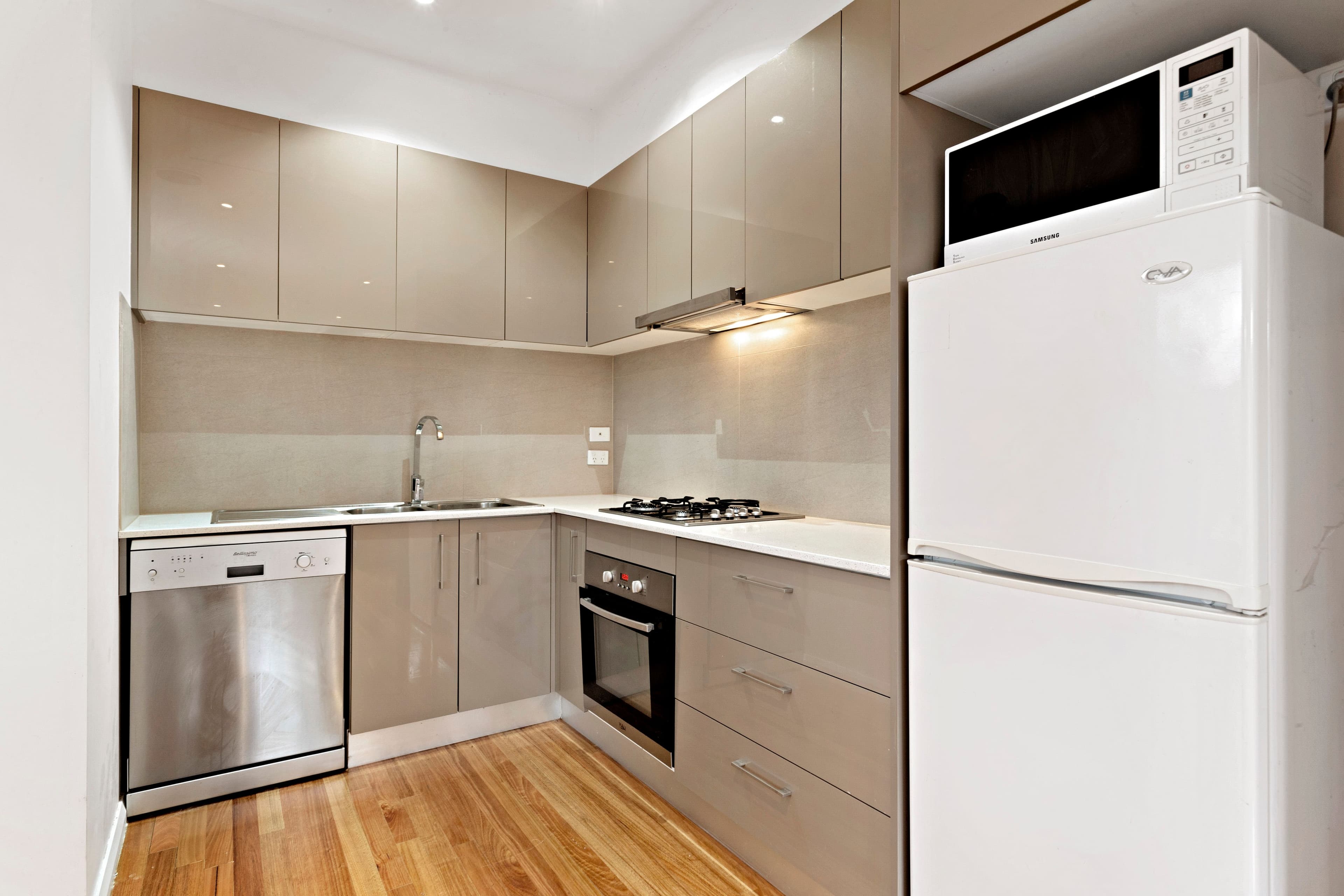 18 Prince Andrew Avenue, Lalor VIC 3075, Lalor - Thumbnail 2