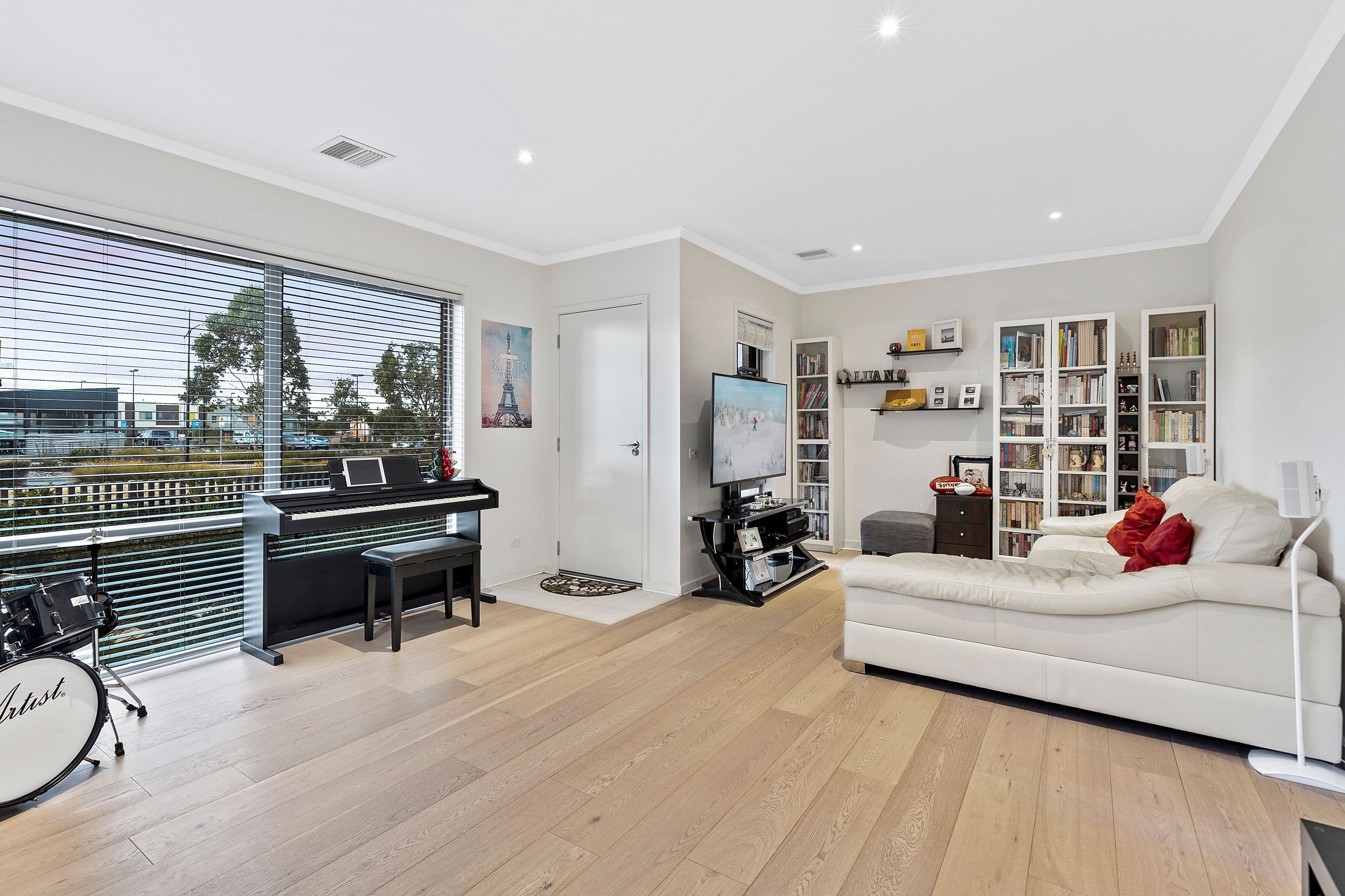 10 Harcrest Boulevard, Wantirna South VIC 3152, Wantirna South - Thumbnail 2