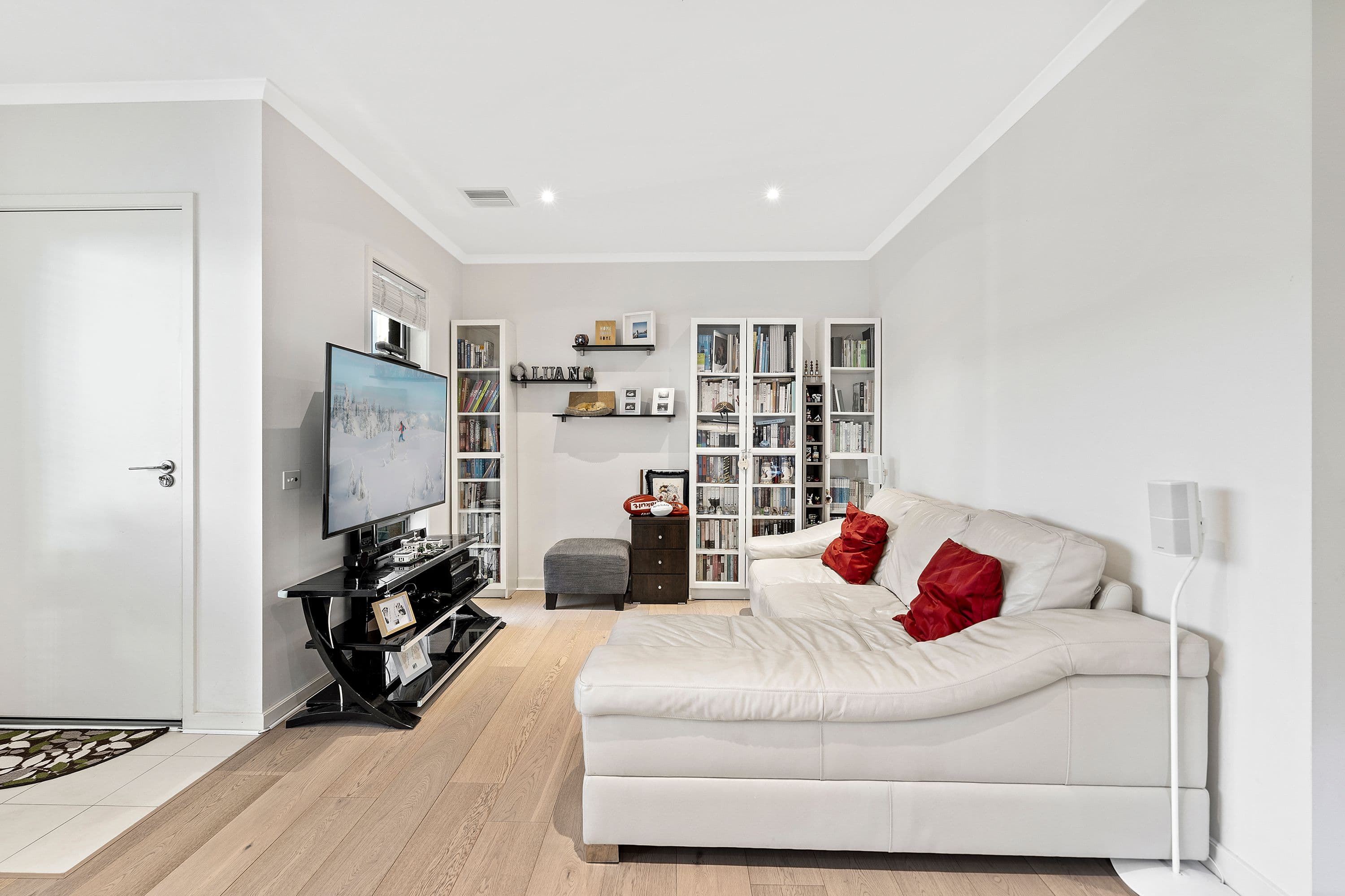 10 Harcrest Boulevard, Wantirna South VIC 3152, Wantirna South - Thumbnail 3