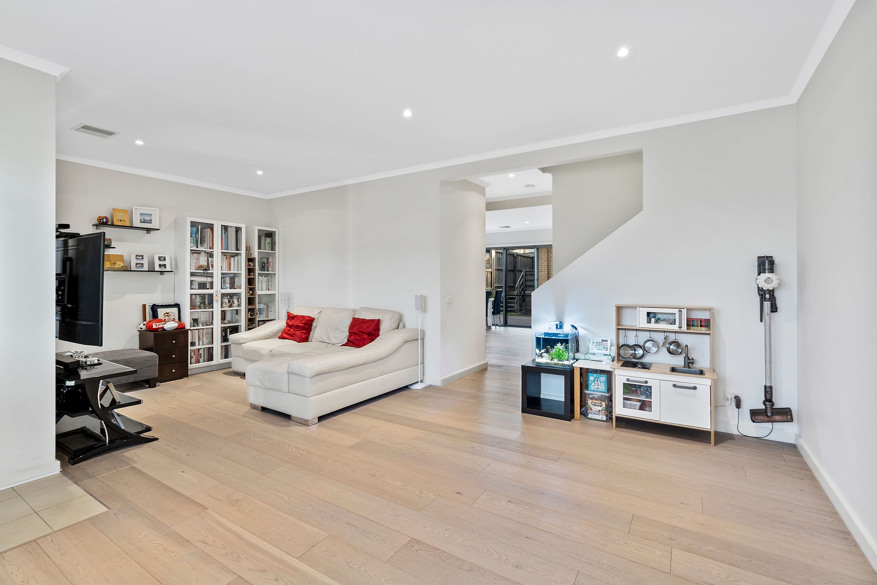 10 Harcrest Boulevard, Wantirna South VIC 3152, Wantirna South - Thumbnail 5
