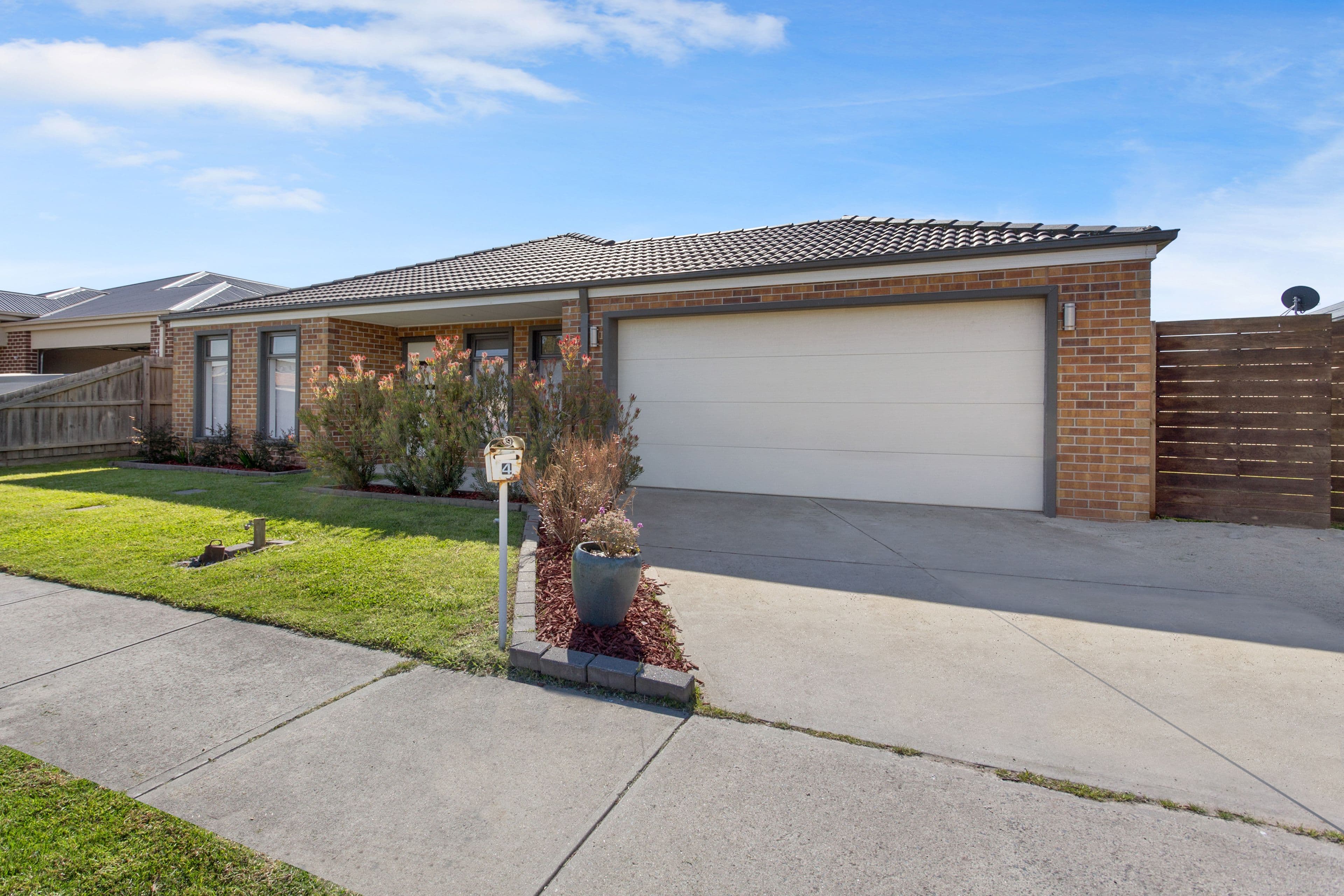 4 Dwyer Court, Koo Wee Rup VIC 3981, Koo Wee Rup - Thumbnail 2