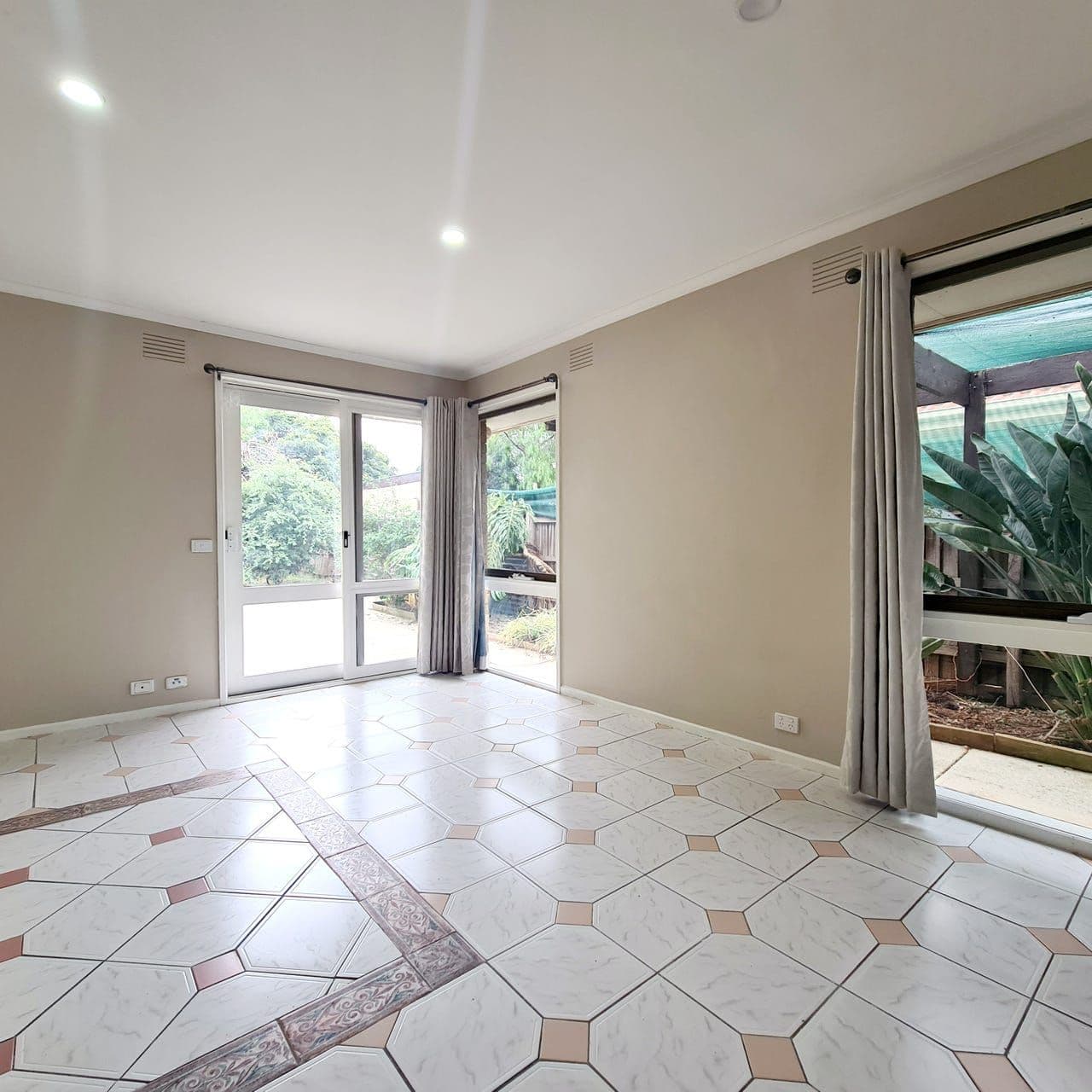 19 Derwent Road, Werribee VIC 3030, Werribee - Thumbnail 4