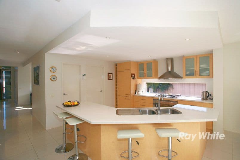 8 Emmer Green Retreat, CRANBOURNE VIC 3977, Cranbourne - Thumbnail 2
