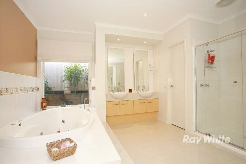 8 Emmer Green Retreat, CRANBOURNE VIC 3977, Cranbourne - Thumbnail 4