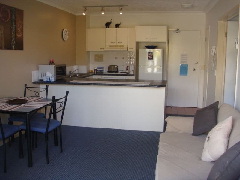 7 'Shaz Maisons', 15 Surf Street, MERMAID BEACH QLD 4218, Mermaid Beach - Thumbnail 2