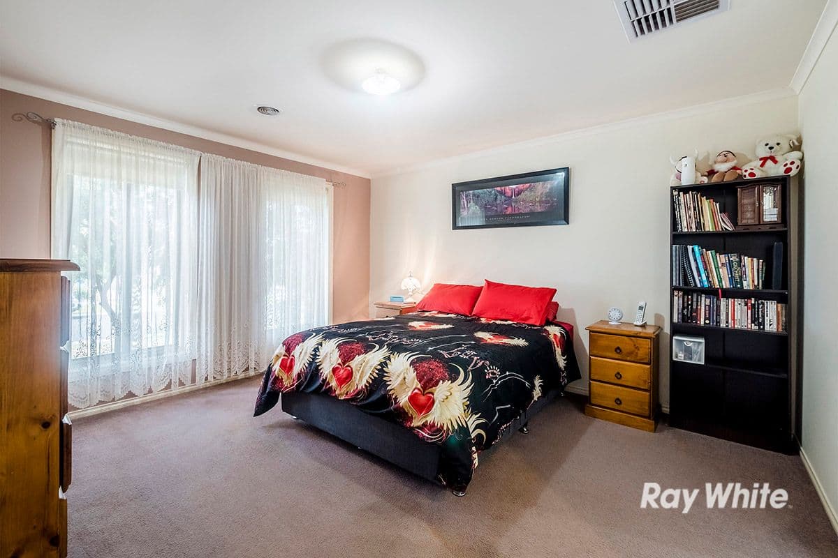 12 Carnavon Street, Cranbourne East VIC 3977, Cranbourne East - Thumbnail 2