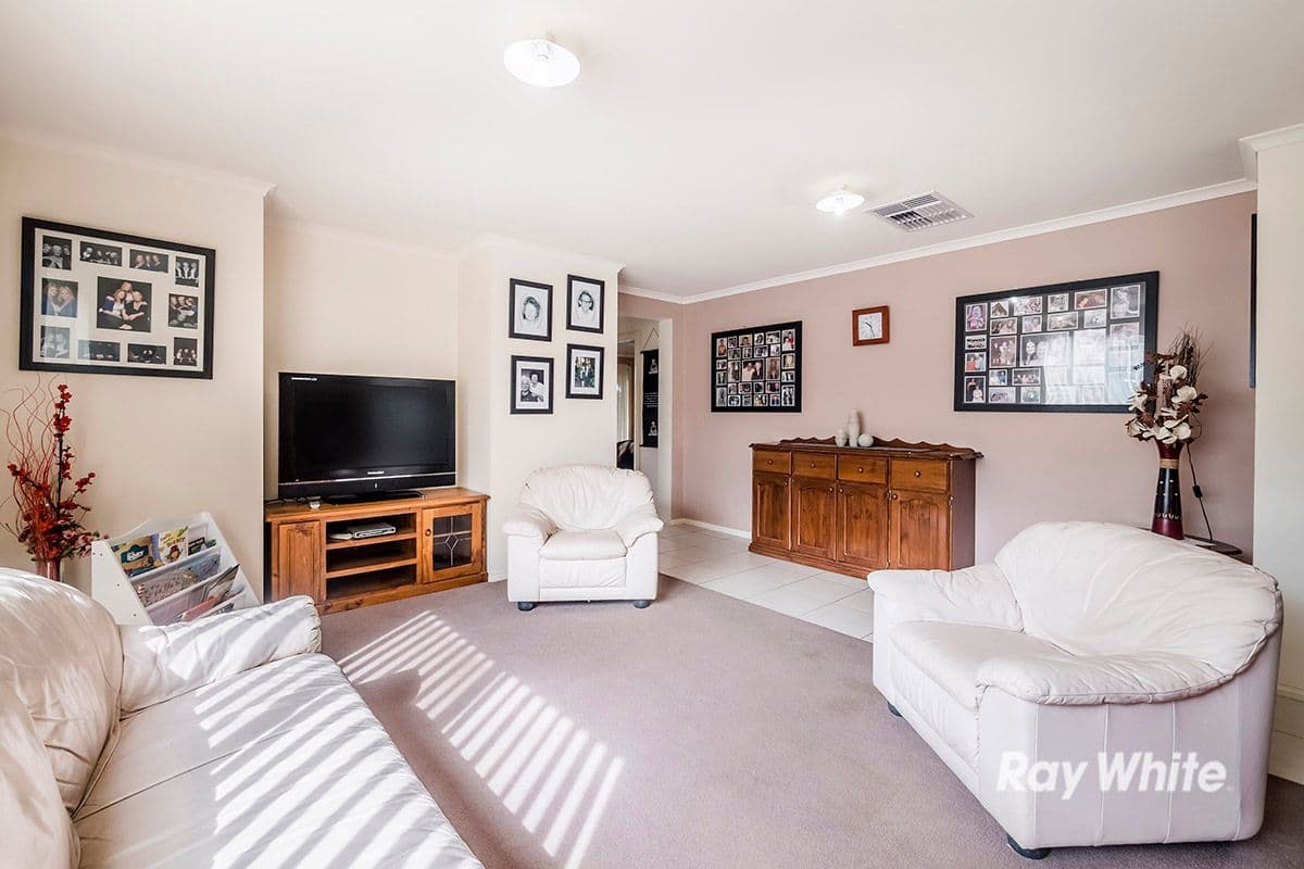 12 Carnavon Street, Cranbourne East VIC 3977, Cranbourne East - Thumbnail 5