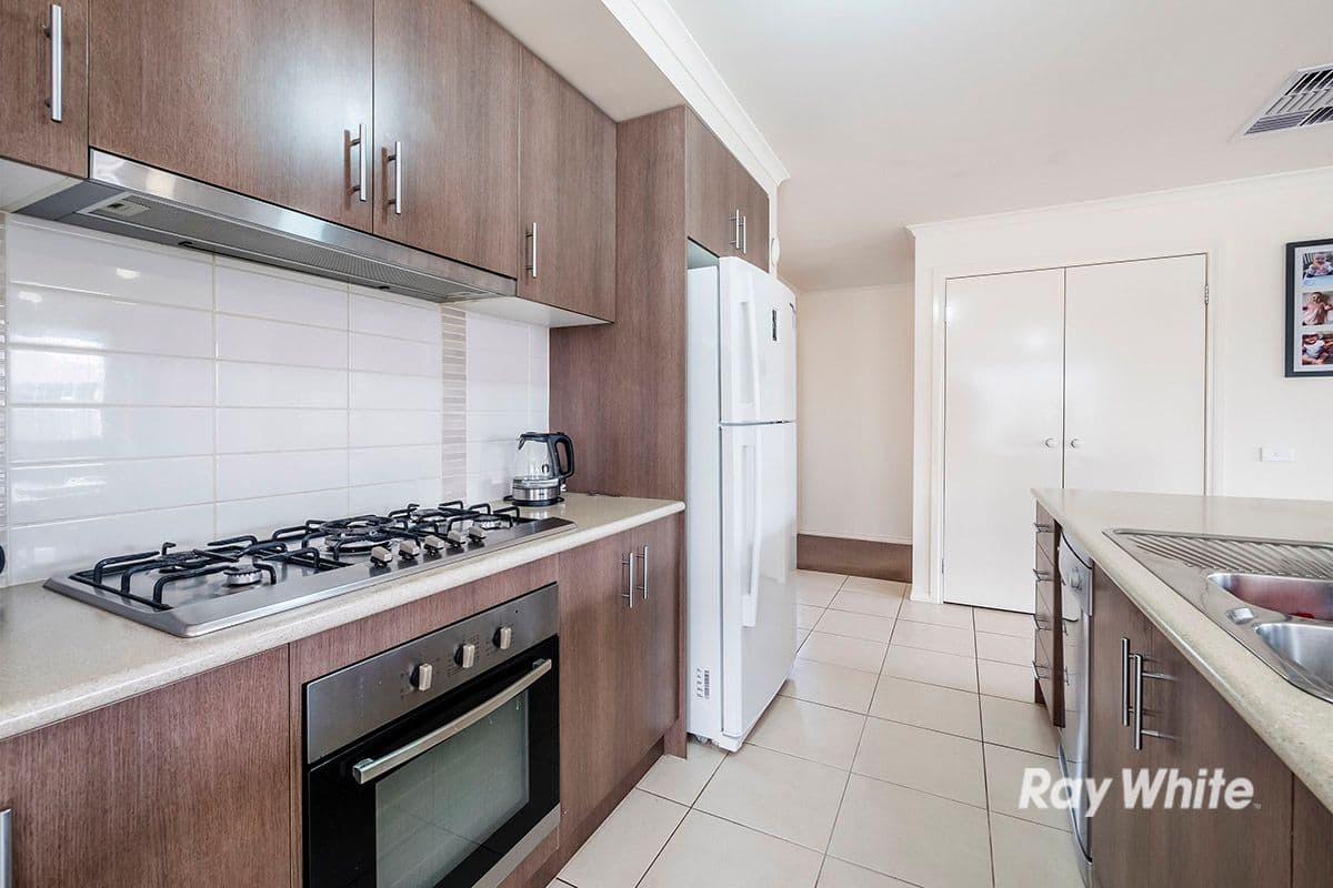 12 Carnavon Street, Cranbourne East VIC 3977, Cranbourne East - Thumbnail 6